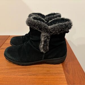 Khombu Lisa women’s black snow boots size 9